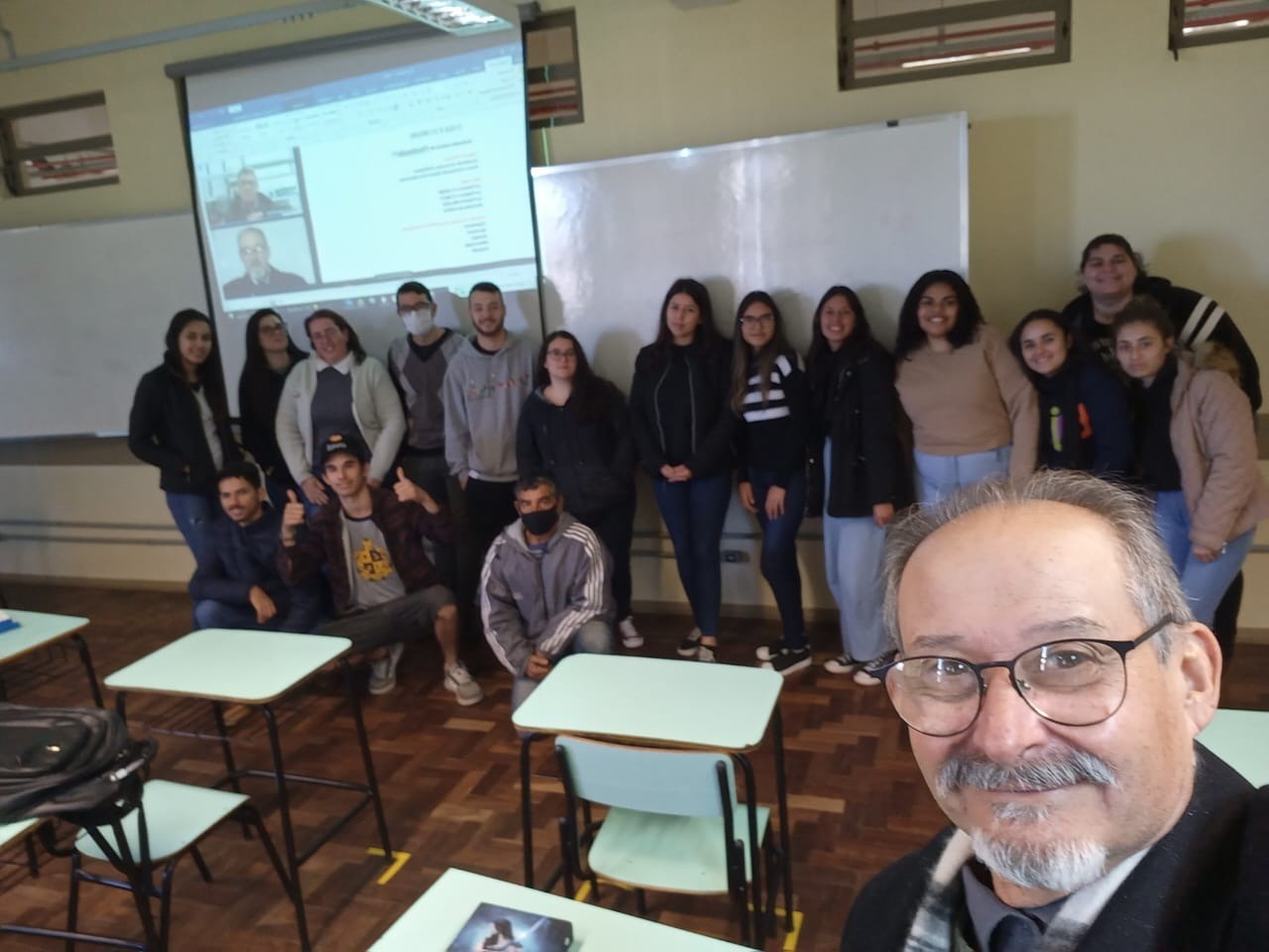 O Eng. Ftal Pedro Madruga e seus alunos